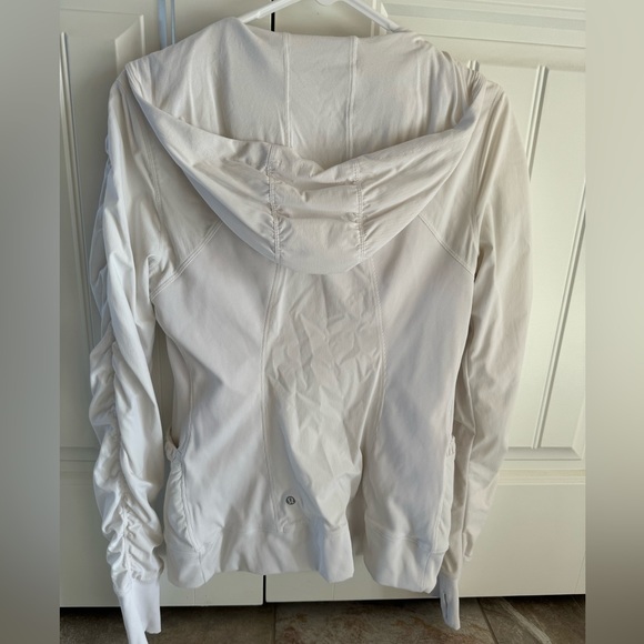 Lululemon - Picture 2 of 4